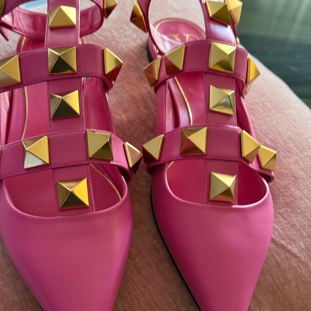 Valentino Garavani Pink and Gold Studded Sandals - Picture 3 of 5